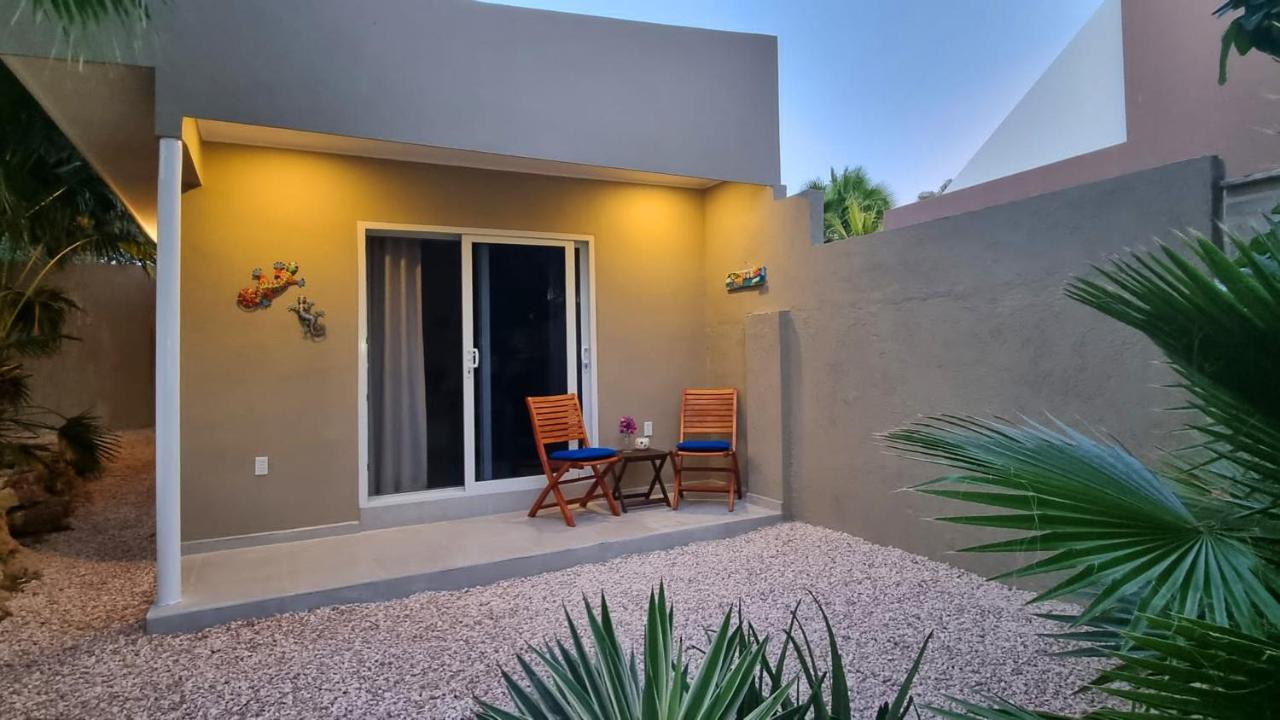 Hibiscus Beach House Jan Thiel Exterior photo