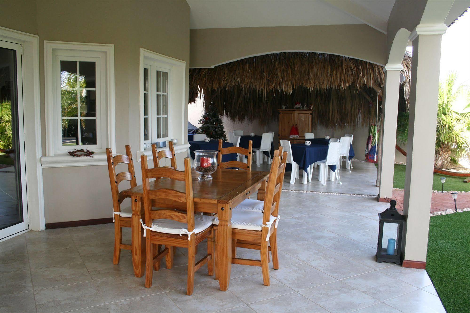Hibiscus Beach House Jan Thiel Exterior photo